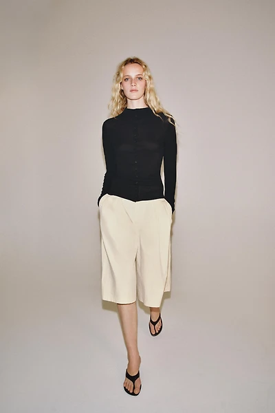 BUTTONED HIGH NECK T-SHIRT