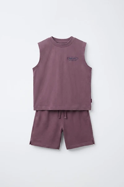 ENSEMBLE JOGGING T-SHIRT ET BERMUDA À INSCRIPTION