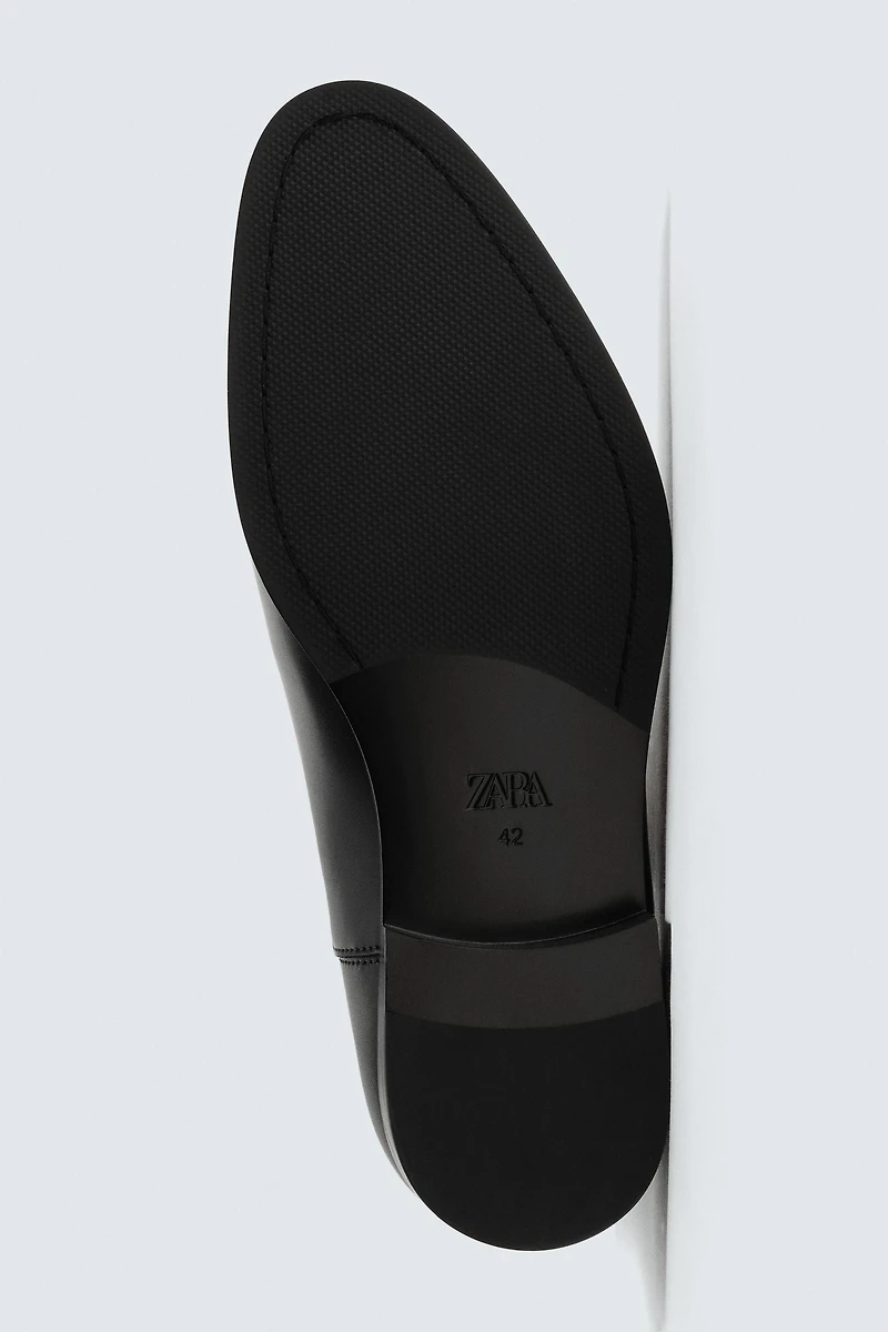 POINTED CHELSEA BOOTS
