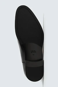 POINTED CHELSEA BOOTS