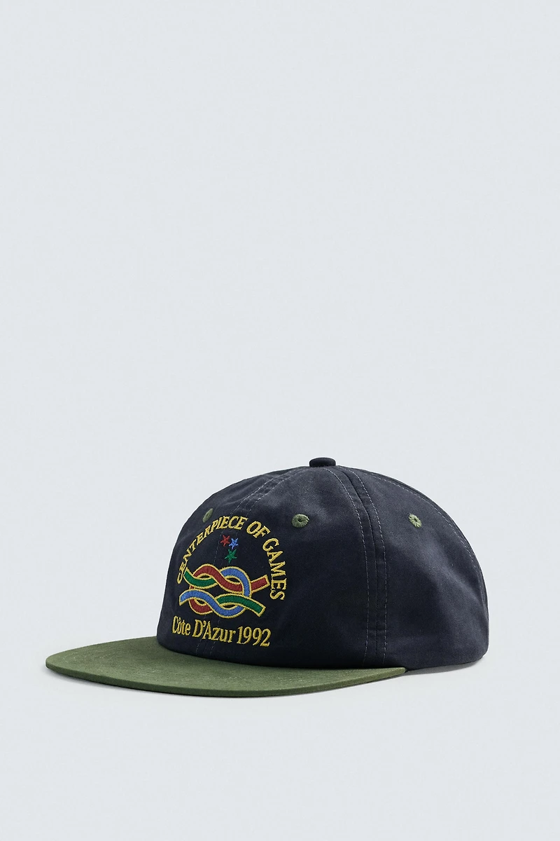 CASQUETTE À VISIÈRE PLATE BRODÉE