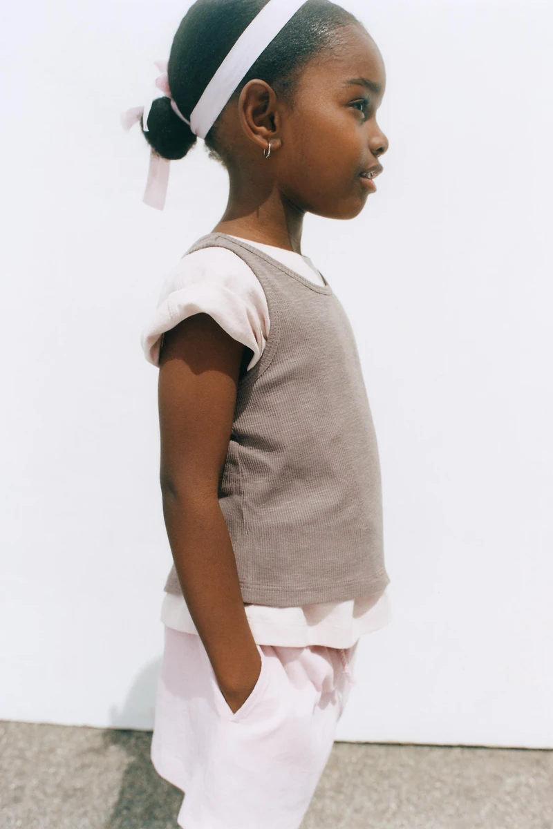 RIBBED SLEEVELESS T-SHIRT