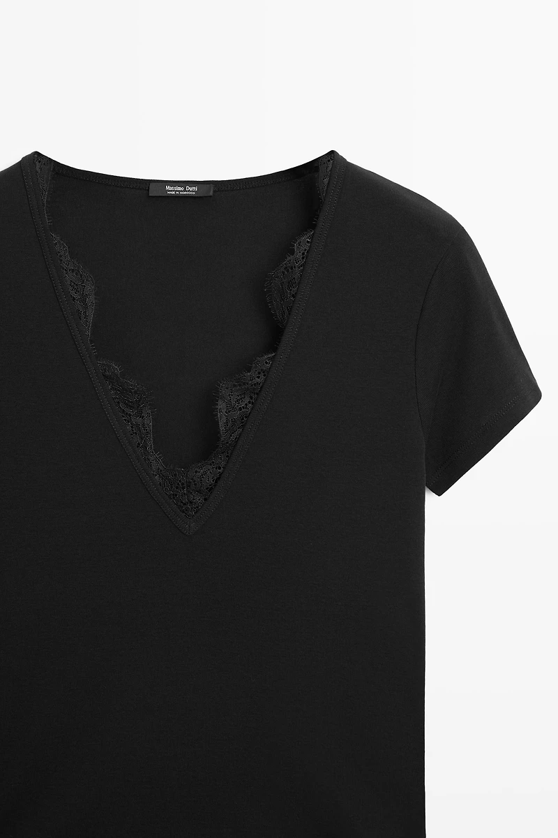 V-neck T-shirt with lace detail