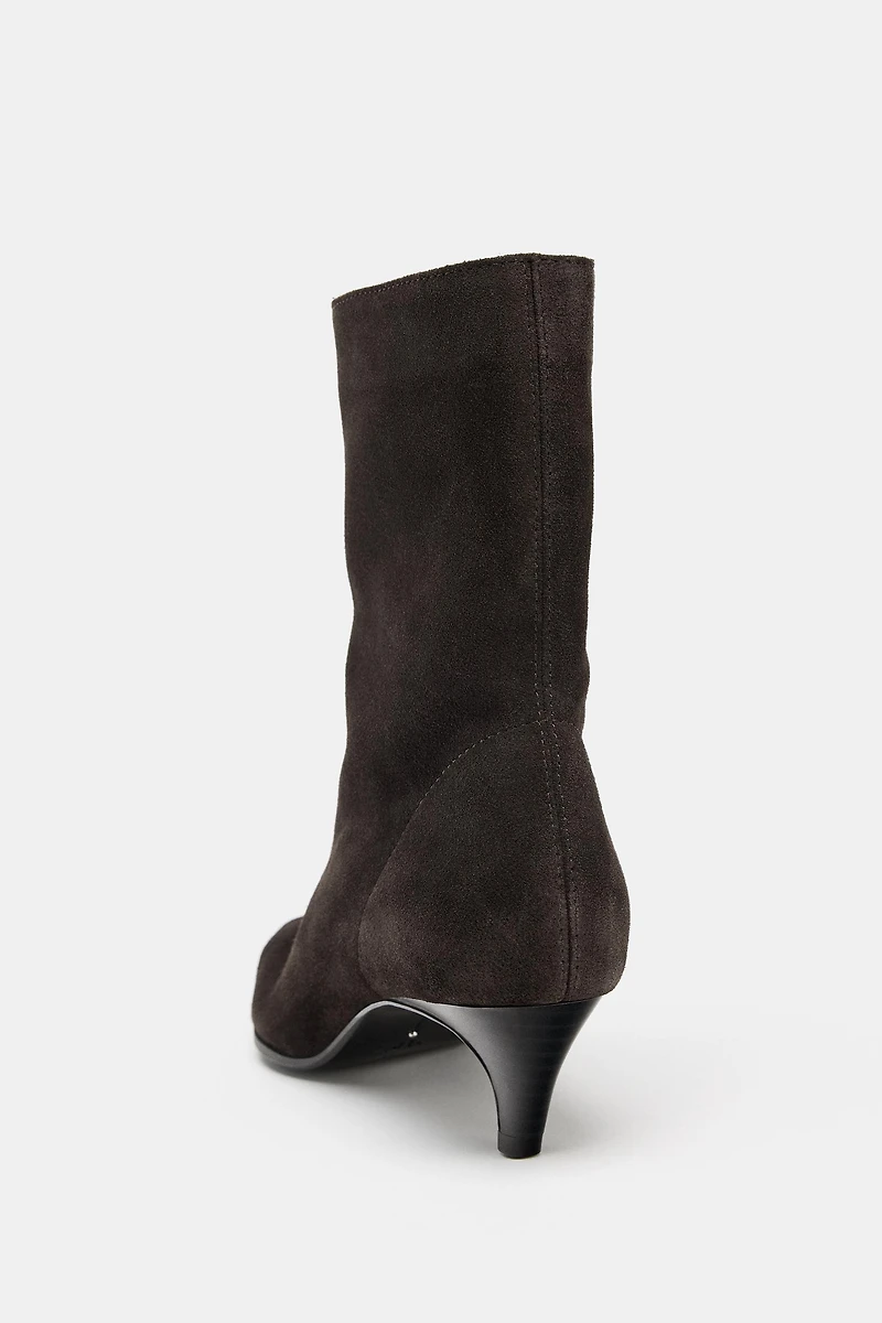 BOTTINES À TALONS KITTEN EN DAIM