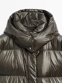 Short water-repellent shiny down jacket