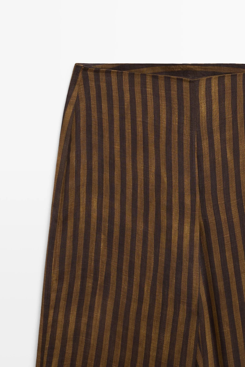 Total look flowing striped pants with button hem