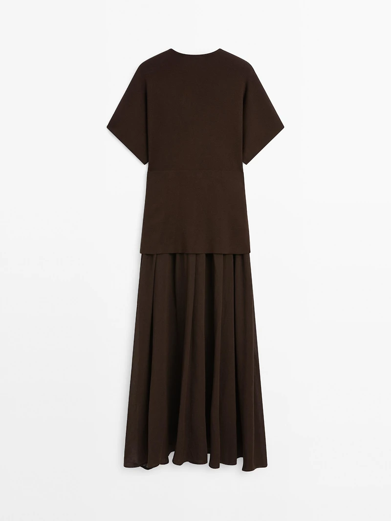 Knit dress with contrast gathered detail