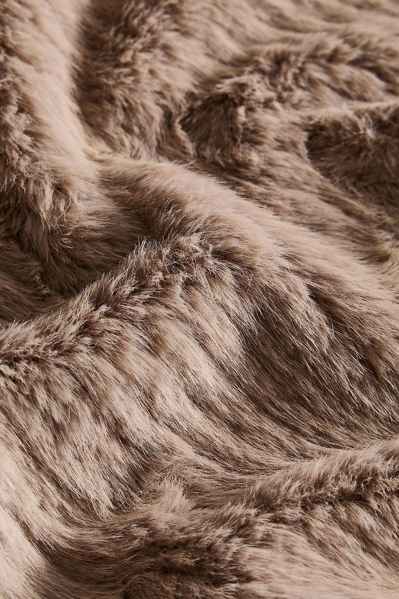 REVERSIBLE FAUX FUR BLANKET