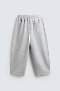 PANTALON DE JOGGING COUPE BALLON AVEC PIÈCE