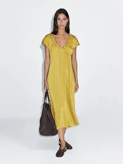 Robe midi satinée et froncée