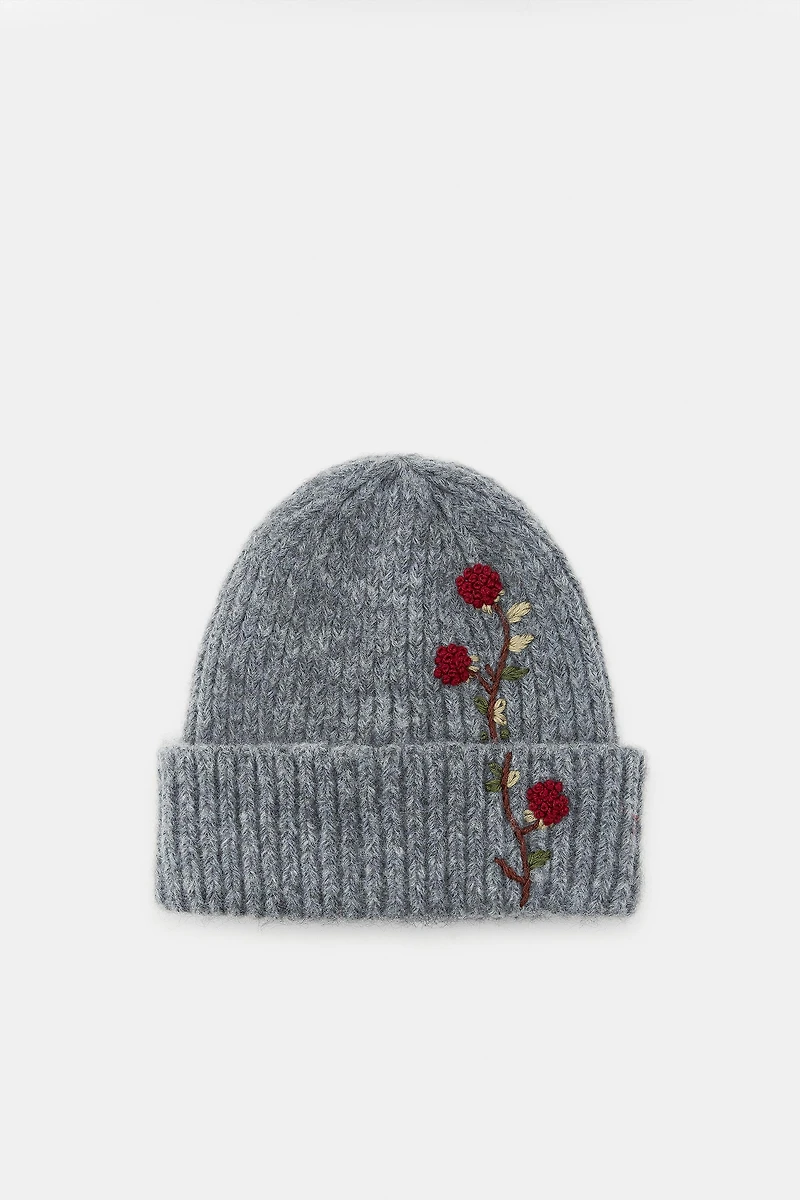 BONNET BEANIE EN MAILLE BRODERIES FLEURS
