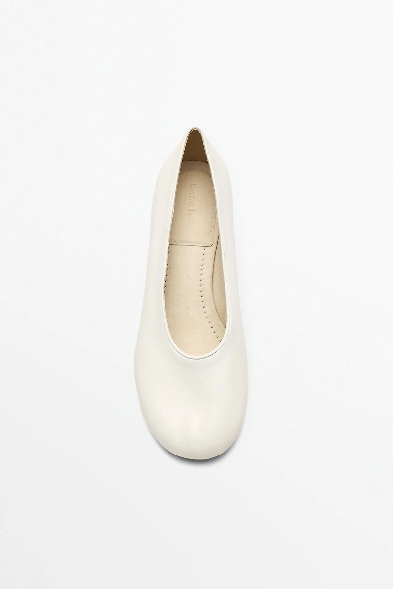 Soft leather heel shoe