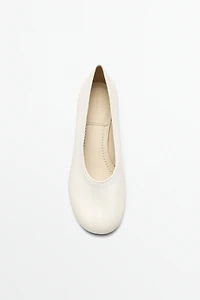 Soft leather heel shoe