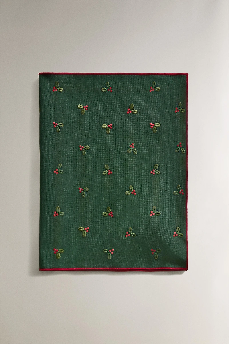 CHRISTMAS TABLE RUNNER WITH SMALL TWIGS