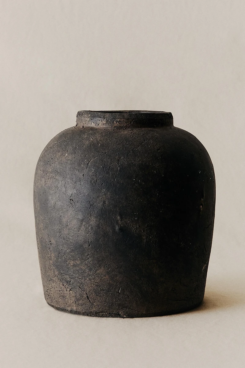 DISTRESSED TEXTURE CERAMIC VASE