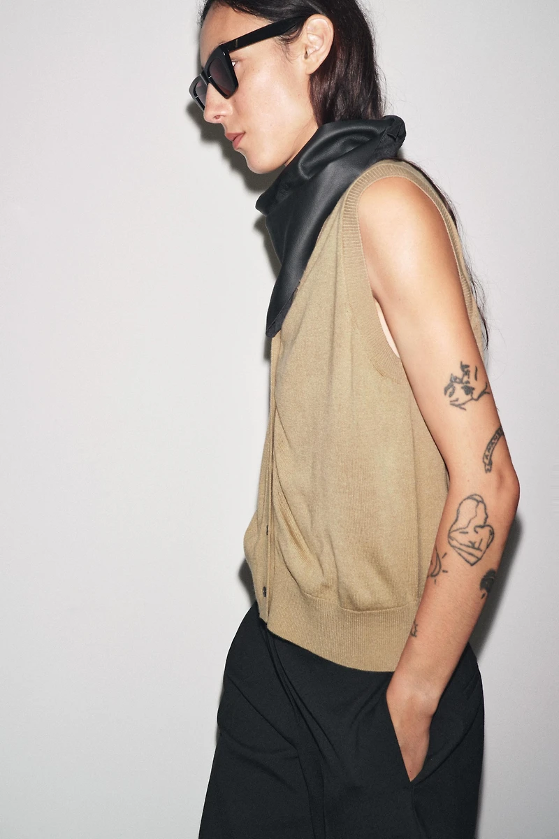 PLAIN KNIT VEST TOP