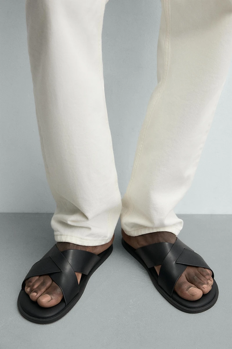 CROSSED SANDALS