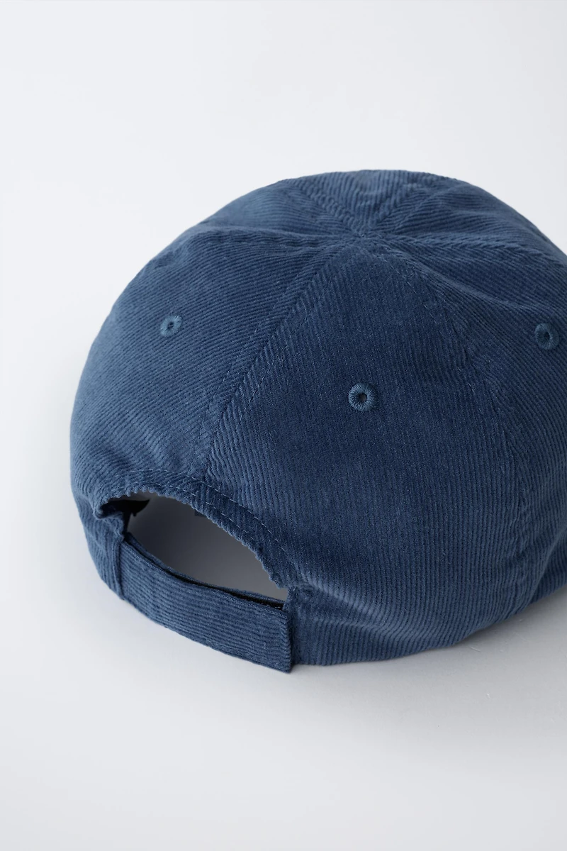 CASQUETTE EN VELOURS CÔTELÉ CONTRASTE