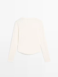 Long sleeve T-shirt with rounded hem