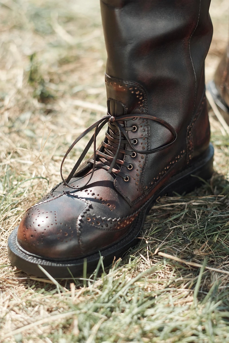 BOTTES EN CUIR À PERFORATIONS ÉDITION LIMITÉE