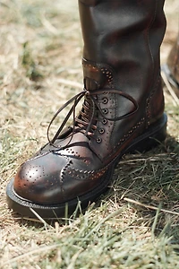 BOTTES EN CUIR À PERFORATIONS ÉDITION LIMITÉE