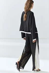 Contrast double jacket for a complete look