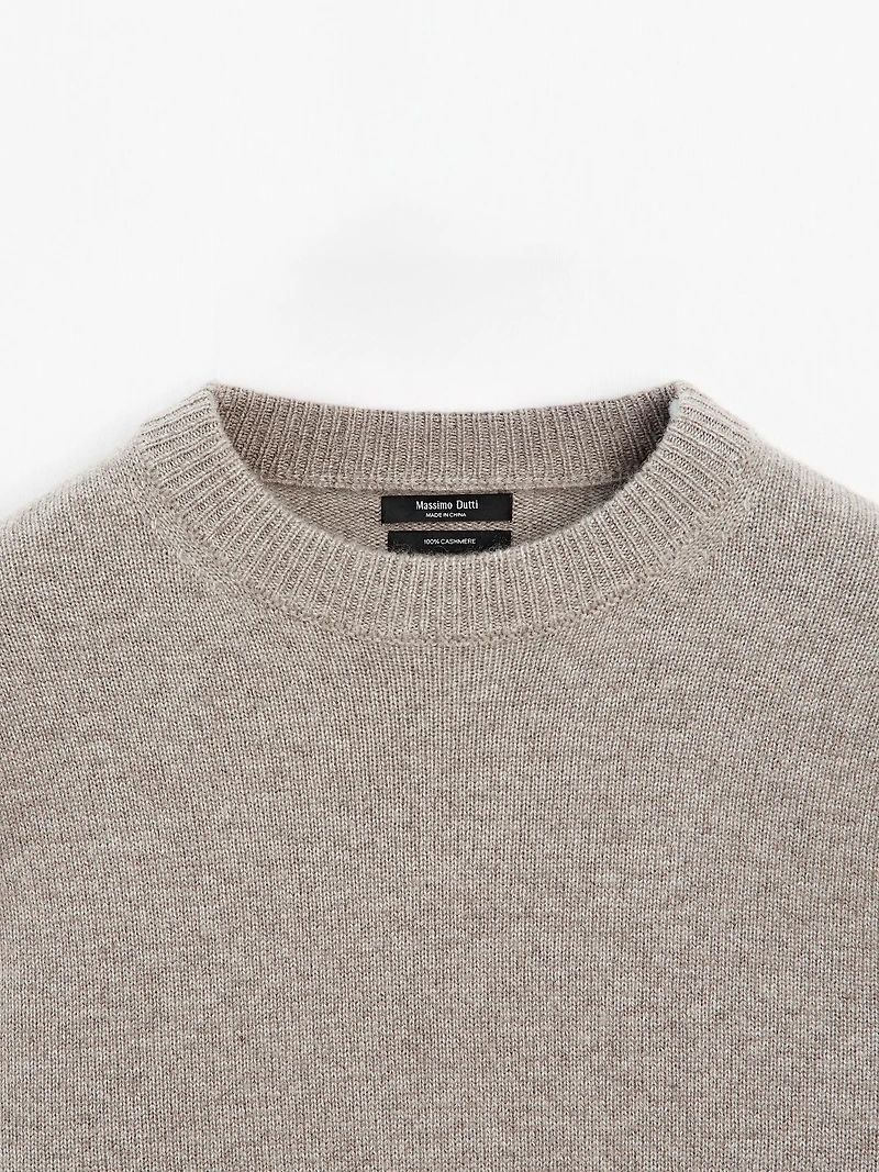 Oversize cashmere knit sweater