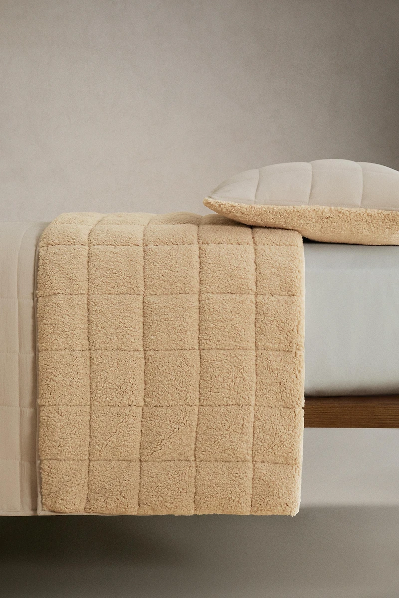 REVERSIBLE FAUX SHEARLING QUILT