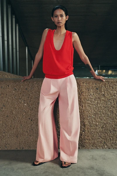 SLEEVELESS KNIT TOP