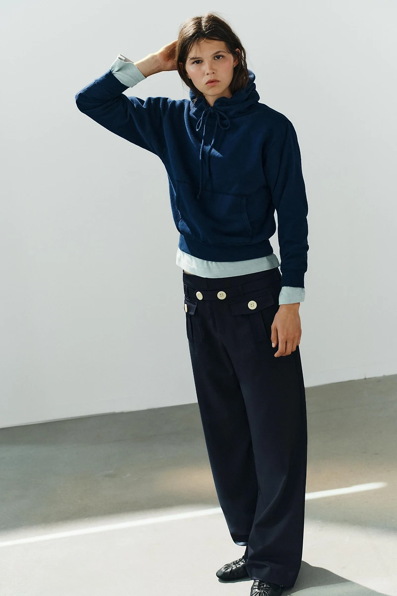 STRAIGHT-LEG TROUSERS WITH CONTRAST BUTTONS