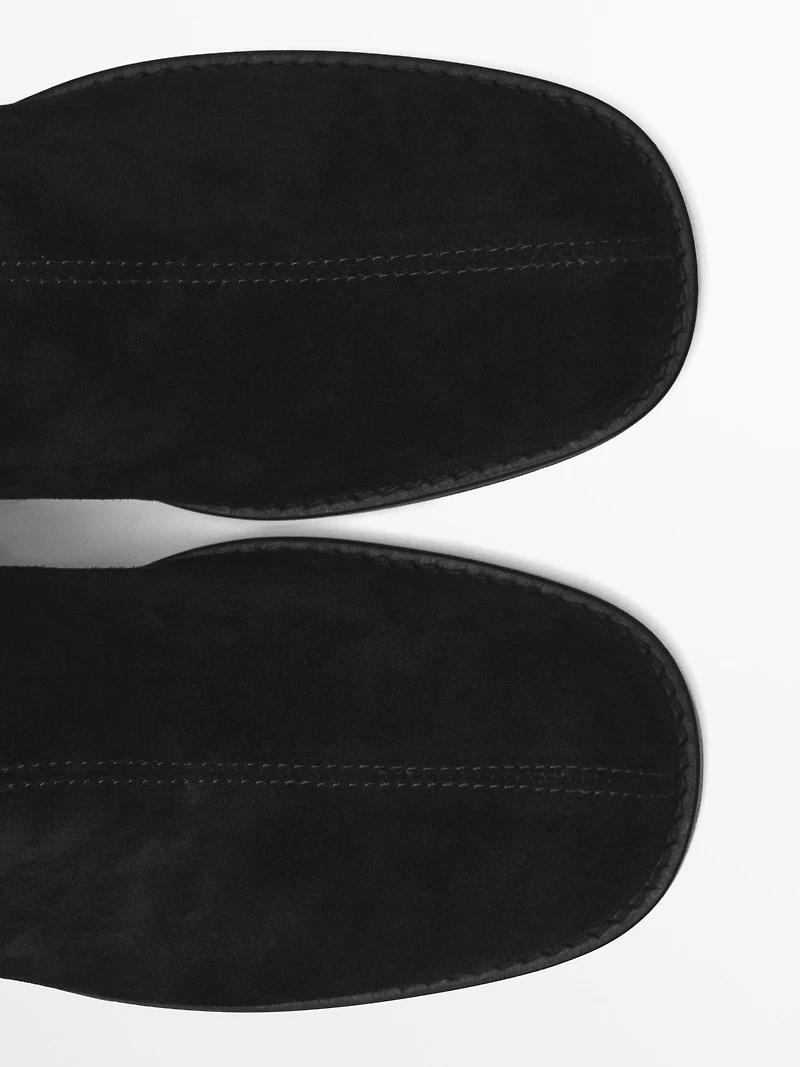Bottines plates en croûte de cuir
