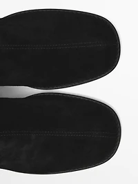Bottines plates en croûte de cuir