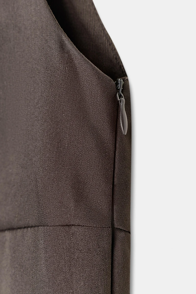 ROBE COURTE À VOLANTS