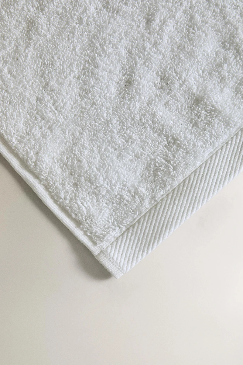 SERVIETTE DE BAIN COTON ÉPONGE UNIE (500 G/M²)