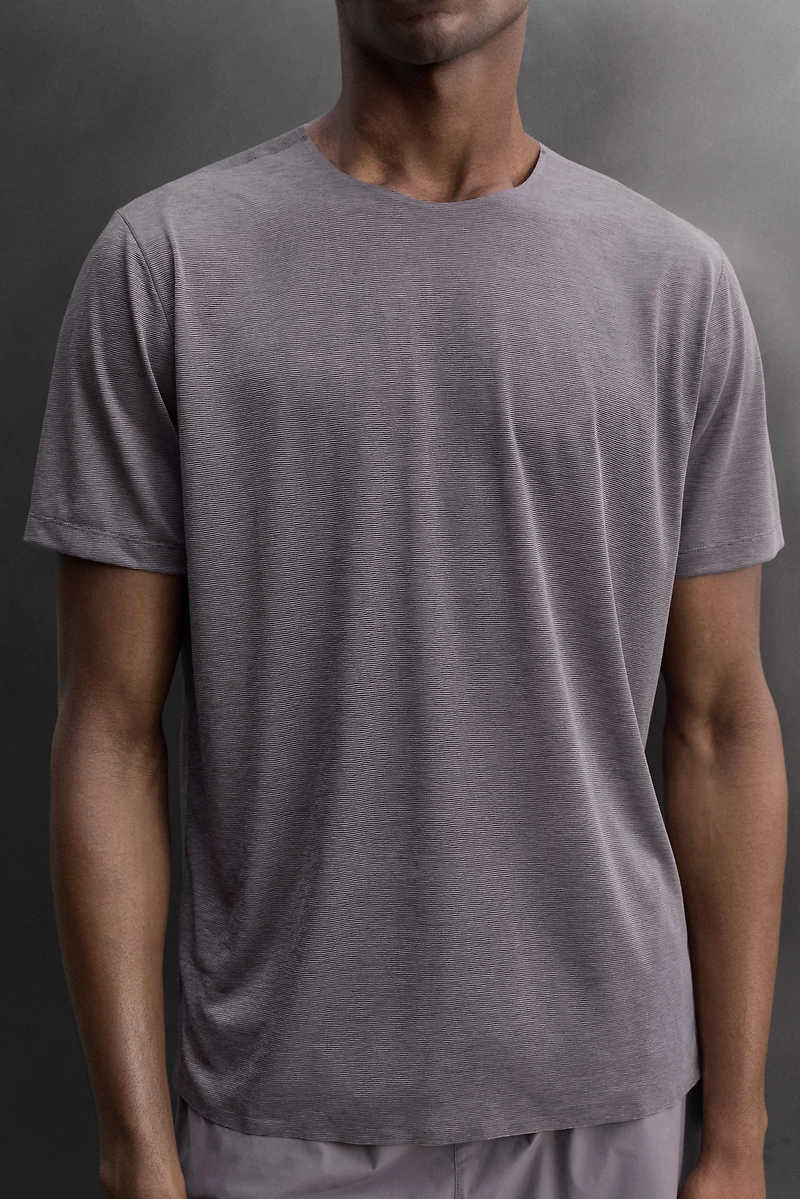 LIGHTWEIGHT STRUCTURED RUNNING T-SHIRT