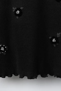 RIB T-SHIRT WITH BEADED FLOWERS