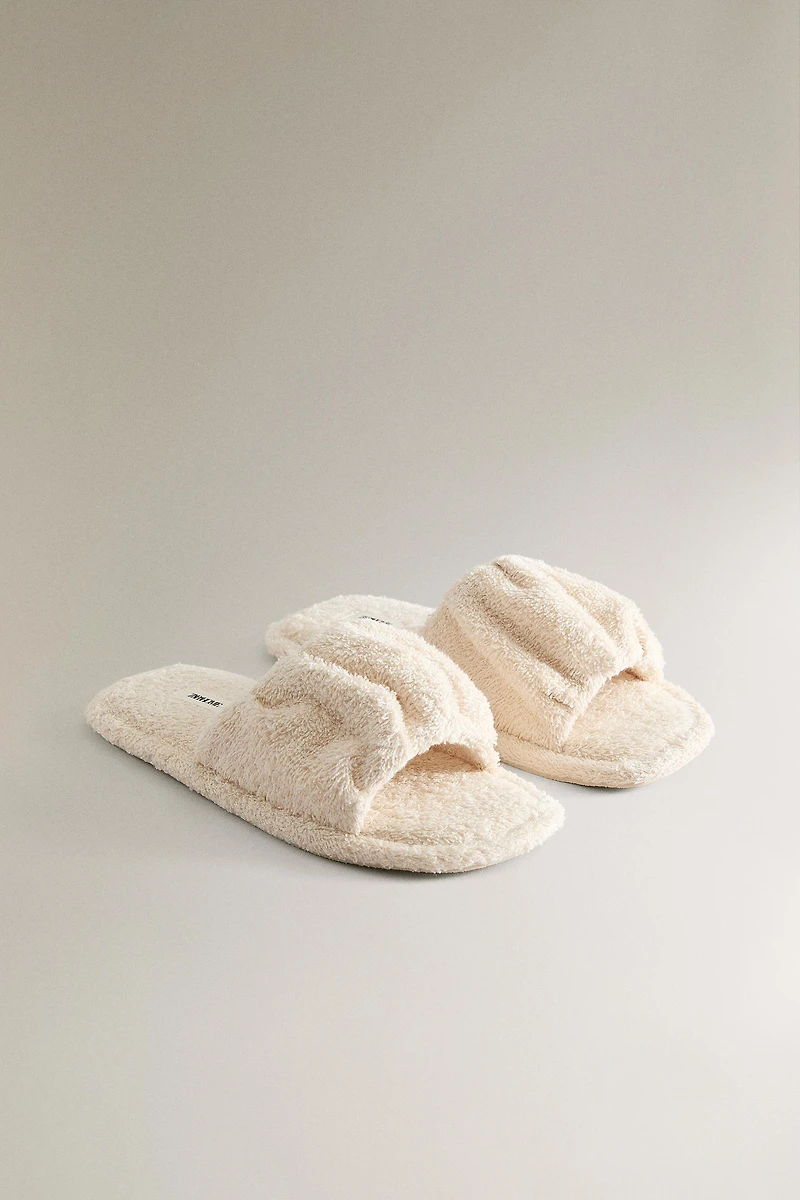PANTOUFLES SERVIETTE DE BAIN PLIS