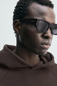 CONTRAST STRIPE SWEATSHIRT