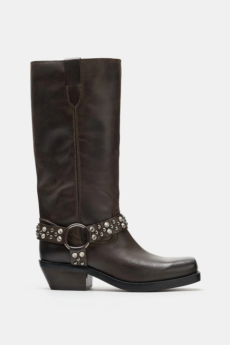 FLAT LEATHER BOOTS WITH APPLIQUES