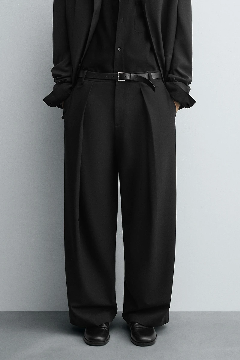 RELAXED FIT PLEATED PANTS