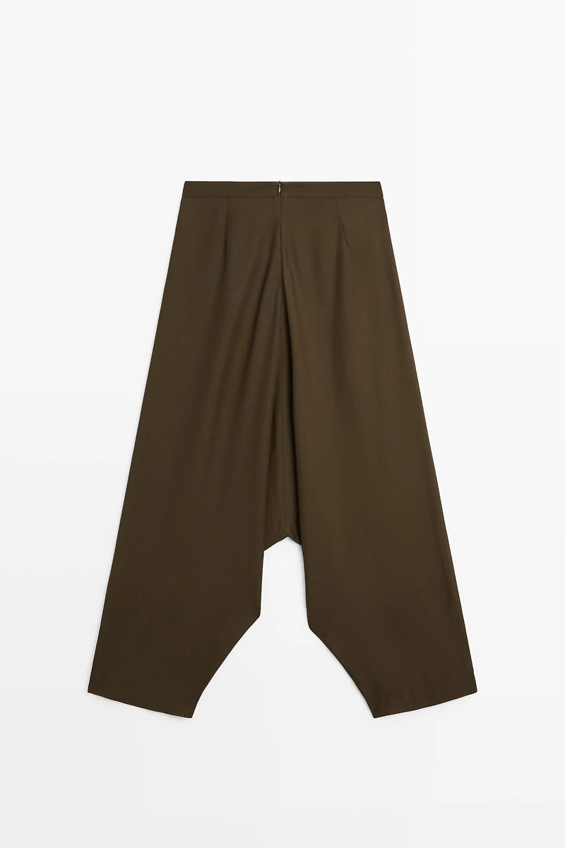 Flowing baggy pants
