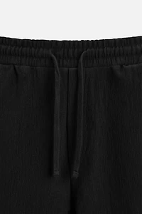 TEXTURED JOGGER SHORTS