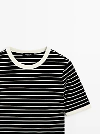 Short sleeve T-shirt with contrast stripes
