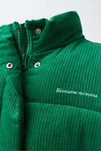 VESTE REMBOURRÉE EN VELOURS CÔTELÉ AVEC INSCRIPTION BRODÉE