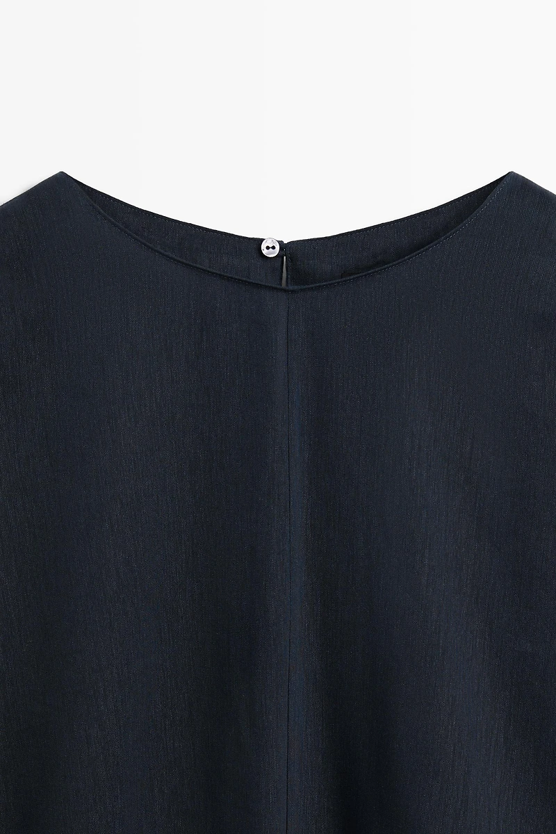 Asymmetric flowing cape