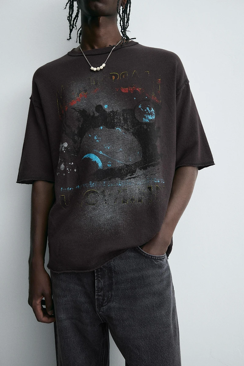 T-SHIRT EN MAILLES IMPRIMÉ DÉLAVÉ