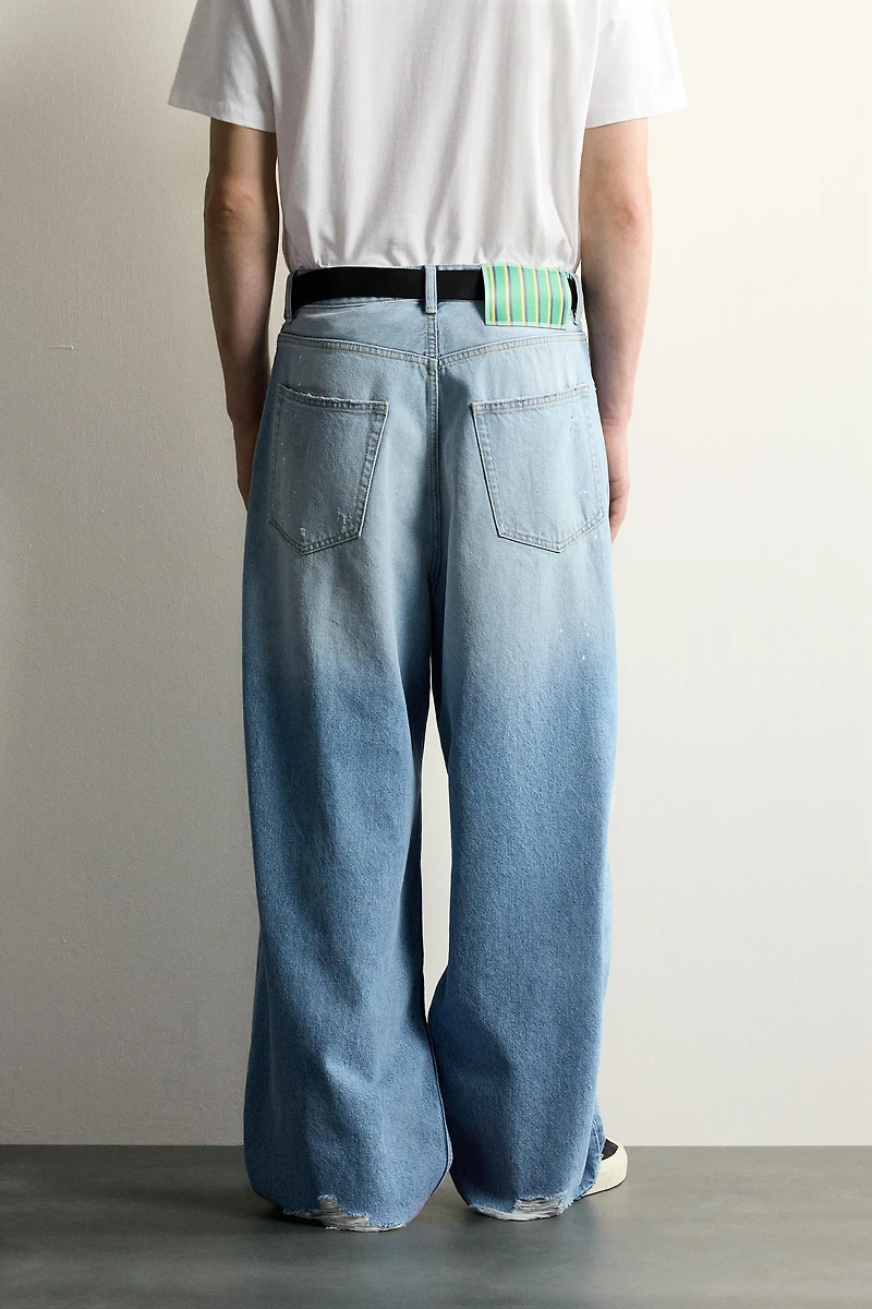 RIPPED BAGGY FIT JEANS