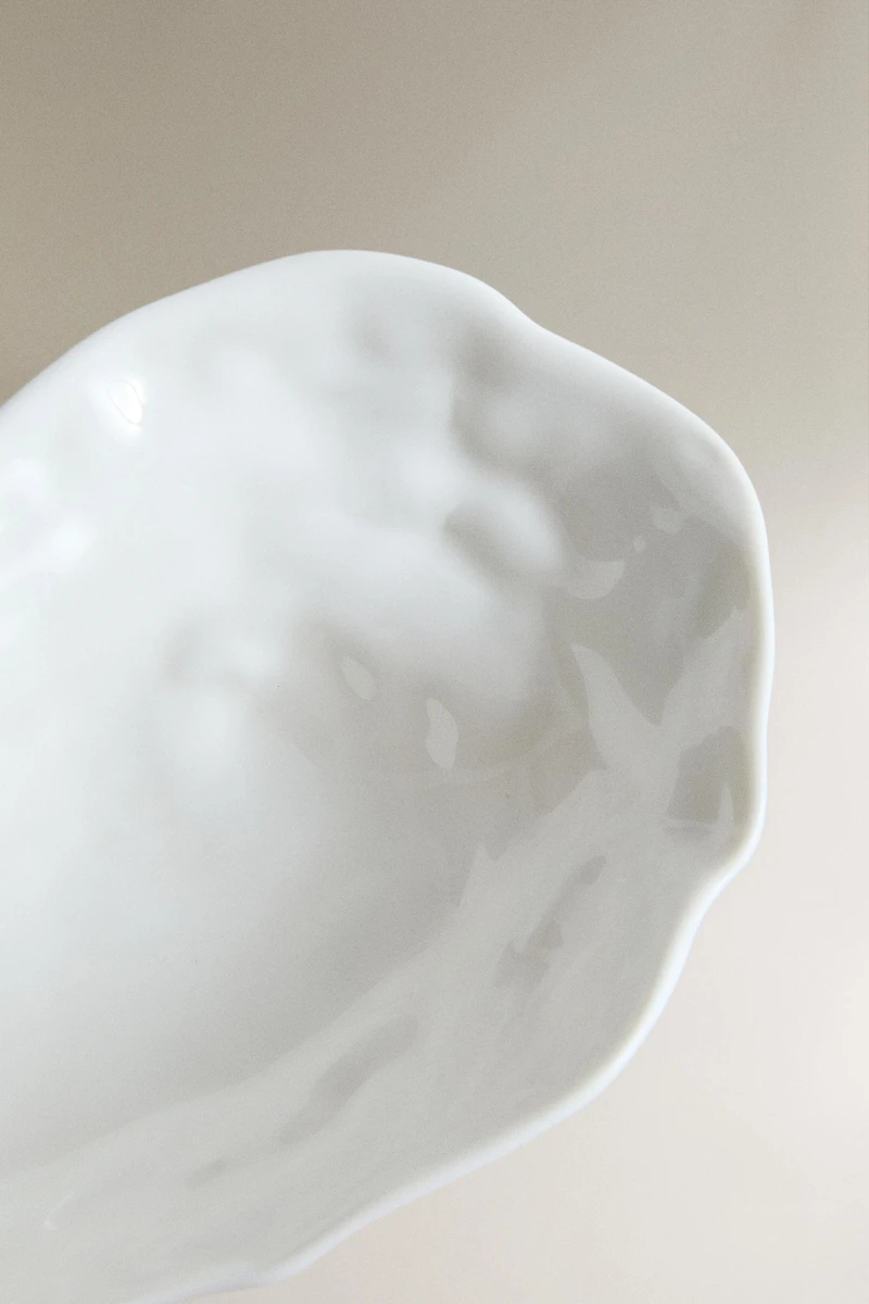 SMALL PORCELAIN SHELL SERVING DISH