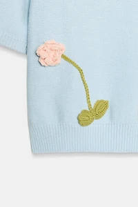 PULL EN MAILLE À FLEURS ET MANCHES COURTES