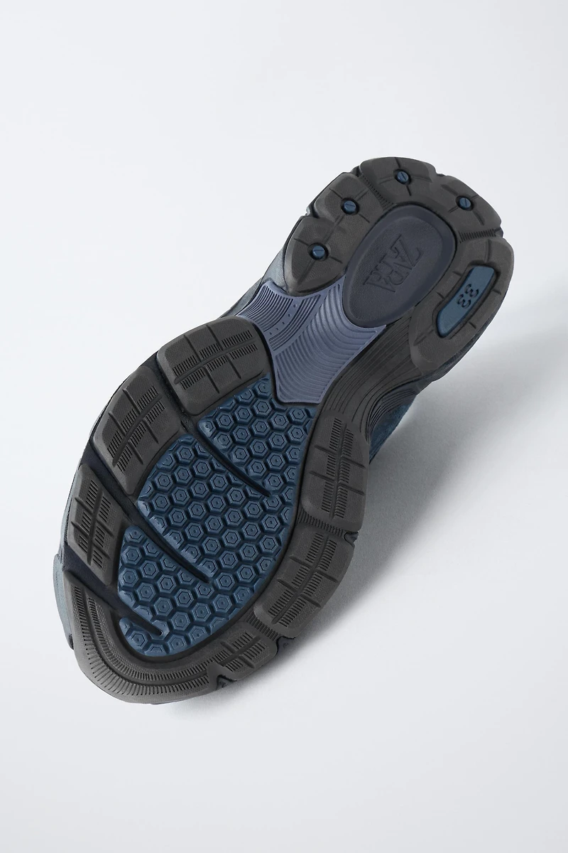 TENNIS AVEC PIÈCES MULTIPLES